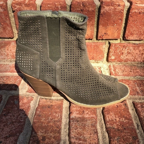 RUE 21 Peep Toe Booties Size 7/8 Olive Suede Laser Cut - Picture 5 of 12
